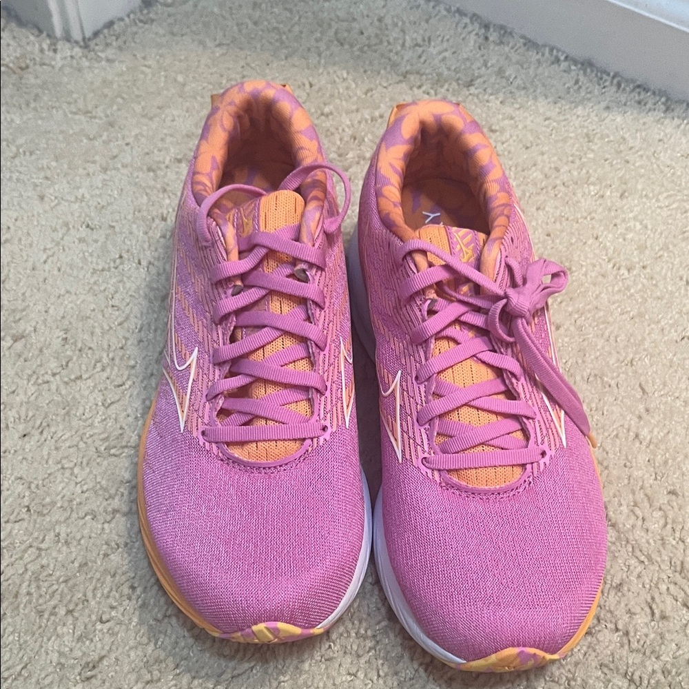 Mizuno Women's Roxy Wave Rider running shoes